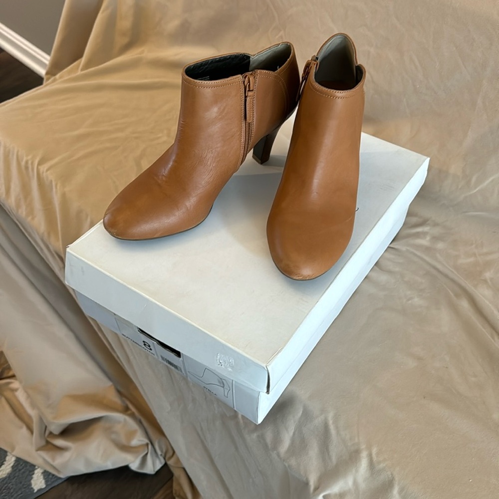 Banana Republic 3” Booties